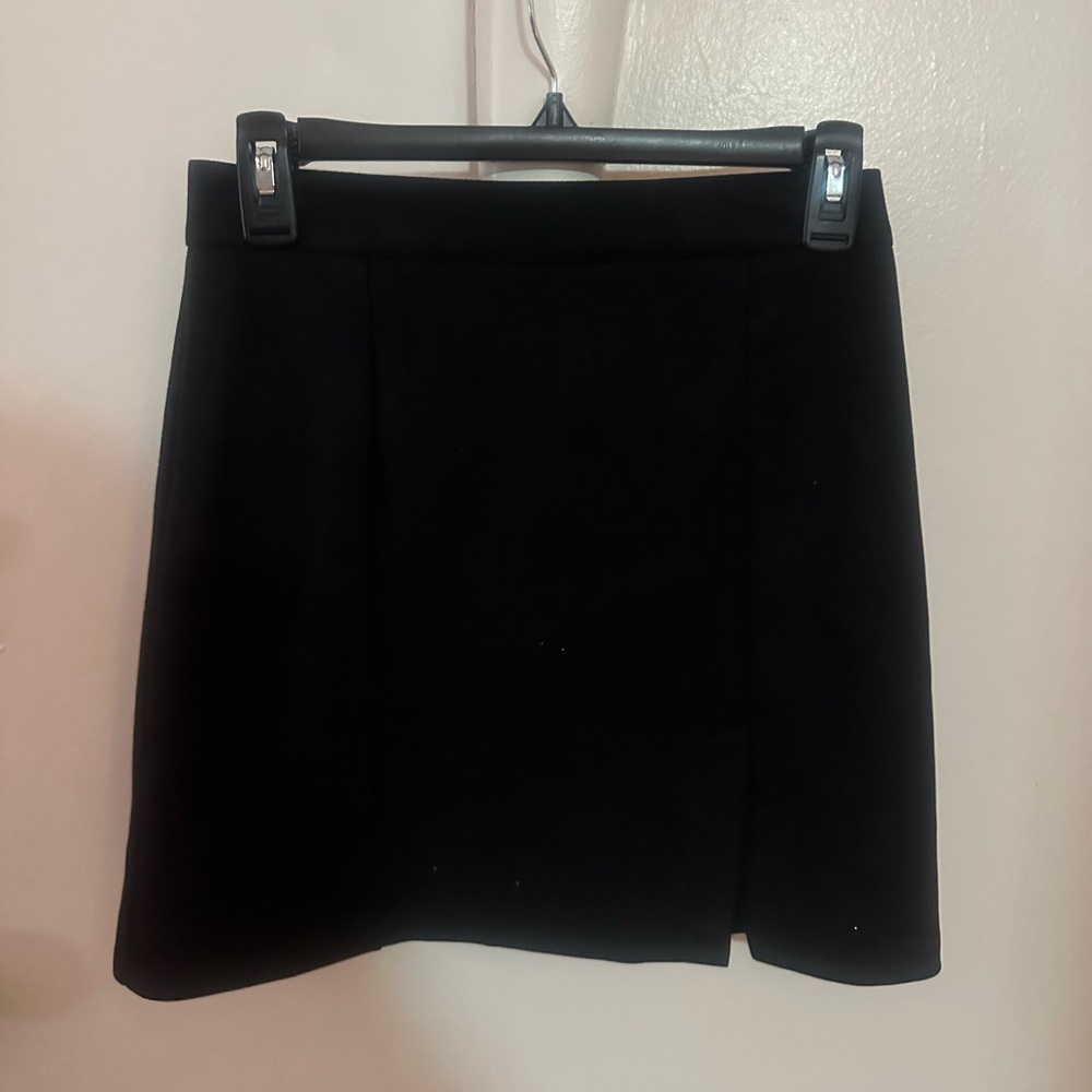 Black skirt with slit
